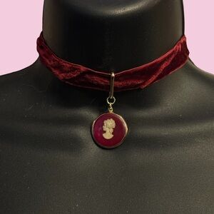 Vintage cameo pendant velvet choker necklace